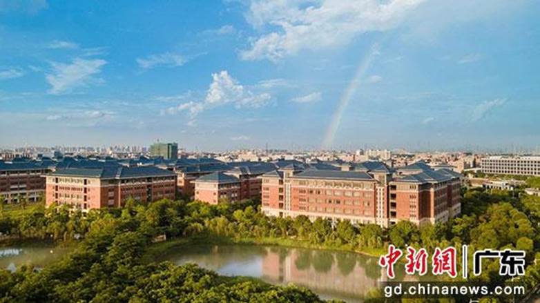 广州新华学院东莞校区实验楼(广州新华学院供图)